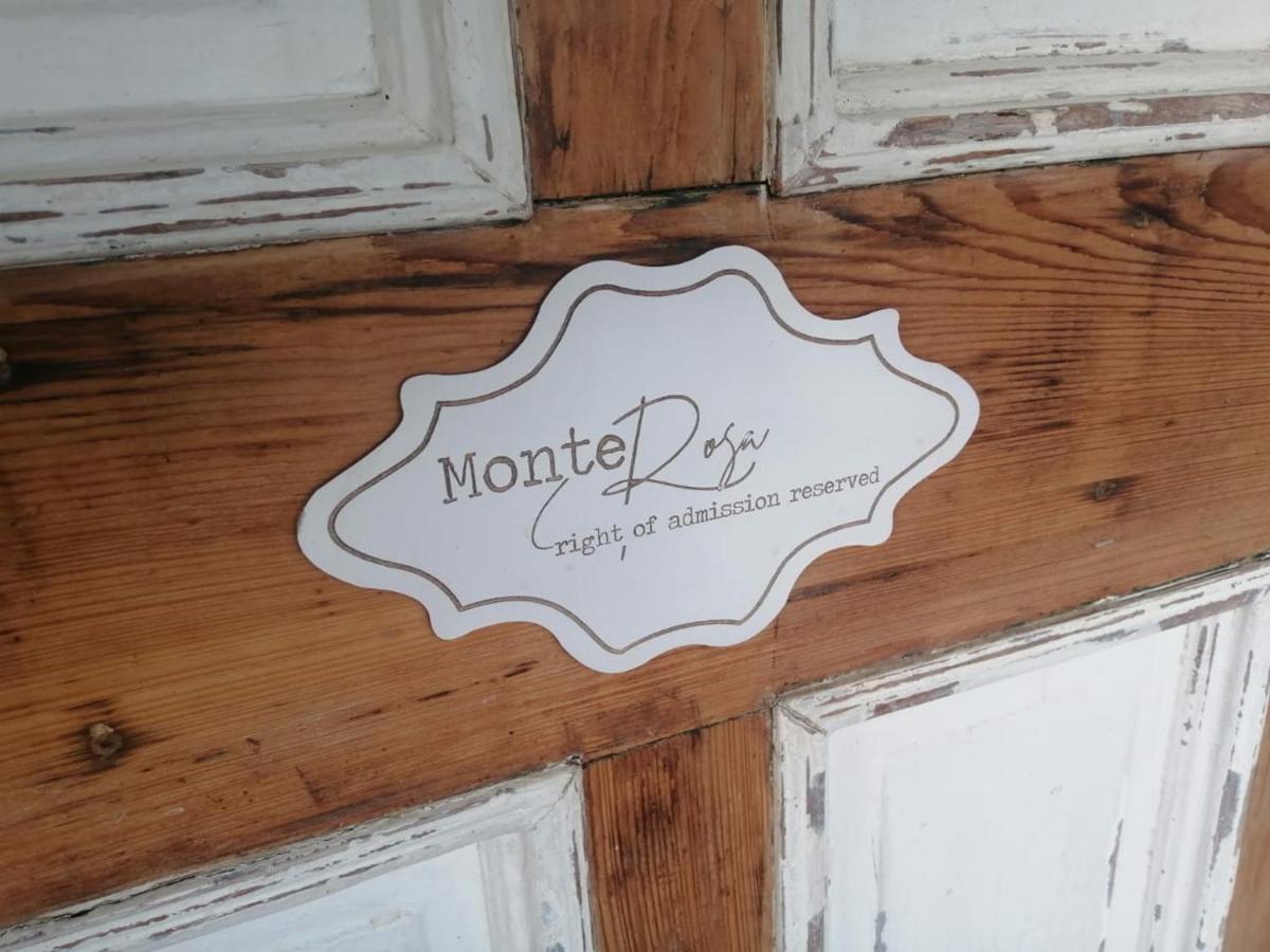 ראוסונוויל Monte Rosa Guesthouse מראה חיצוני תמונה